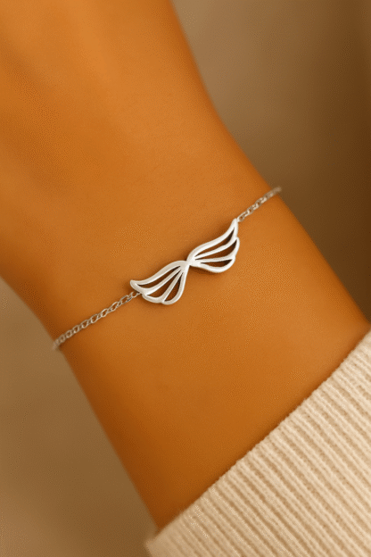 bracelet breloque ailes en acier argenté