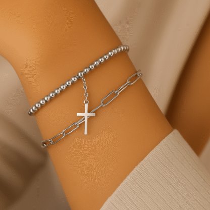 Bracelet argenté pour femme avec breloque croix en acier inoxydable