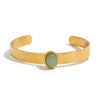 Bracelet jonc pierre verte – jonc doré texturé avec pierre ovale