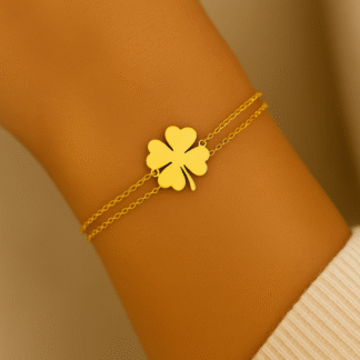 bracelet double rang avec trèfle à quatre feuilles
