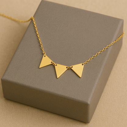 collier chaine fine avec triangles