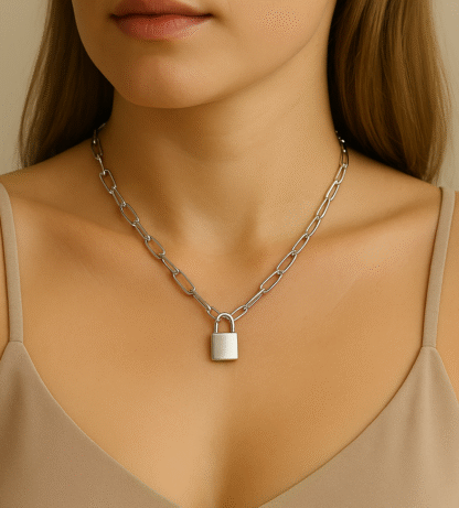collier chaîne grosse maille en argent avec pendentif cadenas