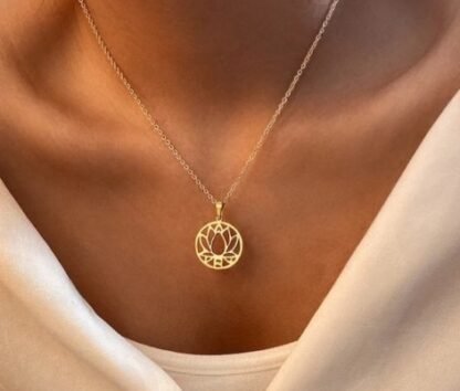 collier medaille yoga