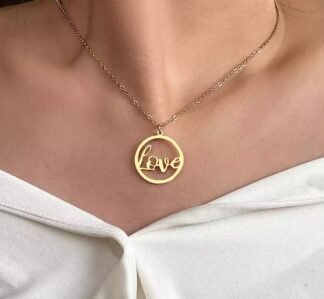 collier pendentif love