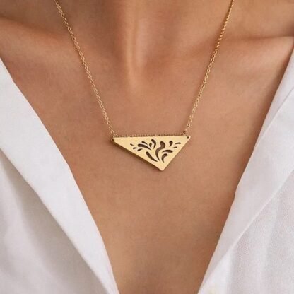 collier pendentif triangle