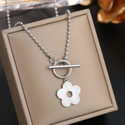 collier ras du cou fleur