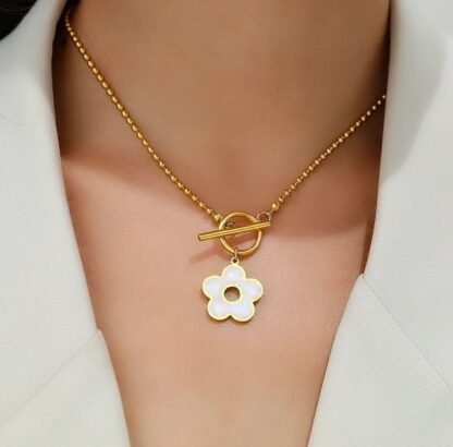 collier ras du cou fleur