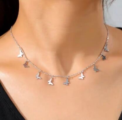 collier ras du cou papillon