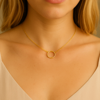collier ras du cou avec cercle style minimalise
