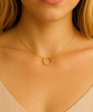 collier ras du cou avec cercle style minimalise