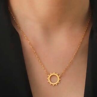 collier pour femme avec pendentif soleil