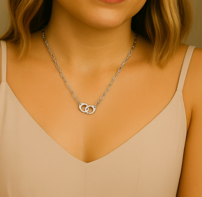 collier avec menottes pour femme
