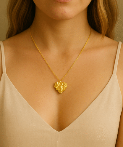 collier fantaisie avec pendentif cœur martelée en acier inoxydable