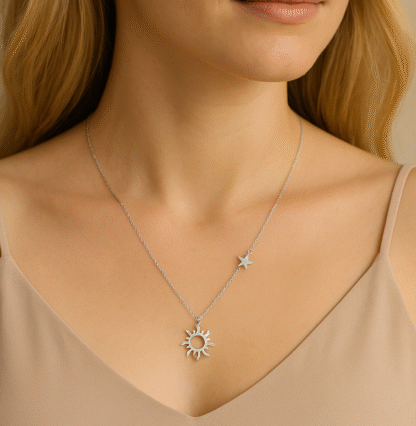 collier original avec pendentif soleil